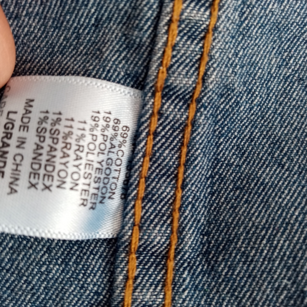 Love Tree Denim Distressed Jean Jacket Large - Picture 3 of 8